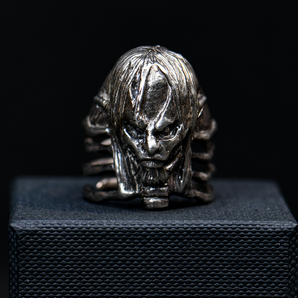 超大型巨人、鎧の巨人、終尾の巨人モチーフのリングとペンダント