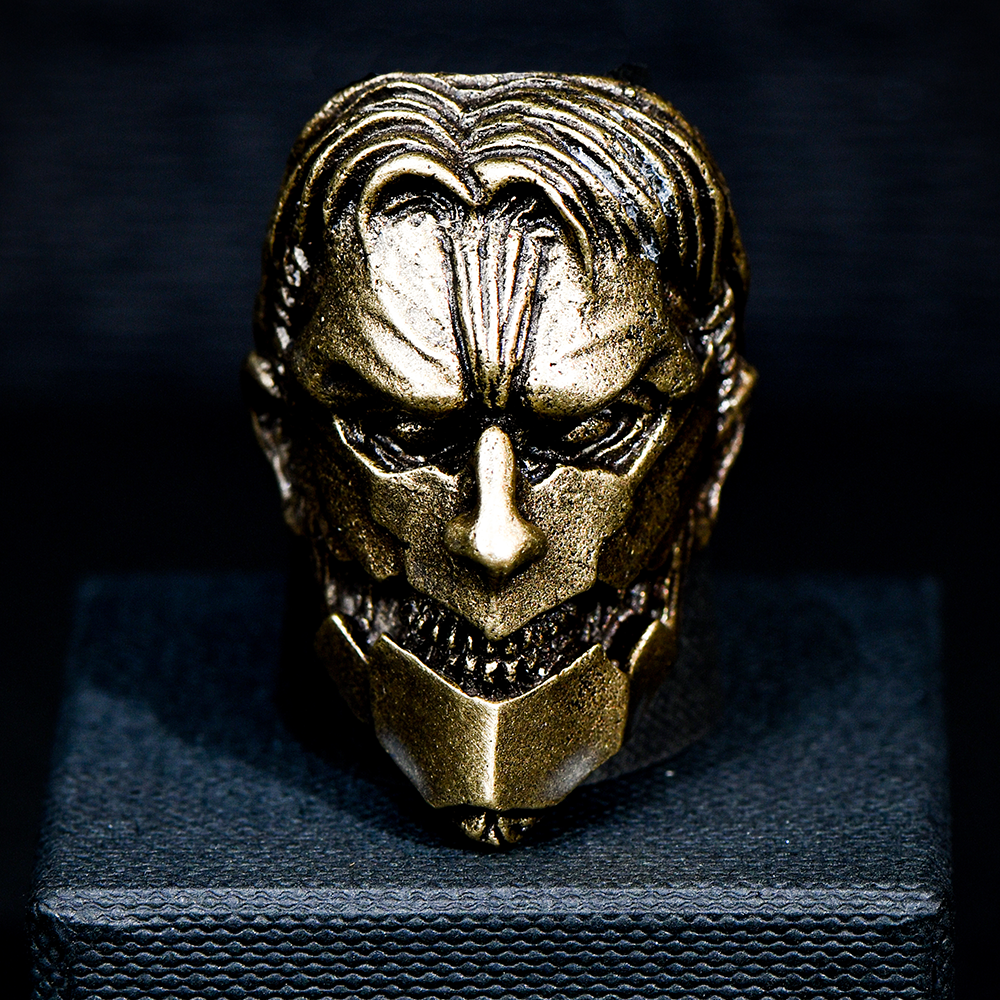 超大型巨人、鎧の巨人、終尾の巨人モチーフのリングとペンダント