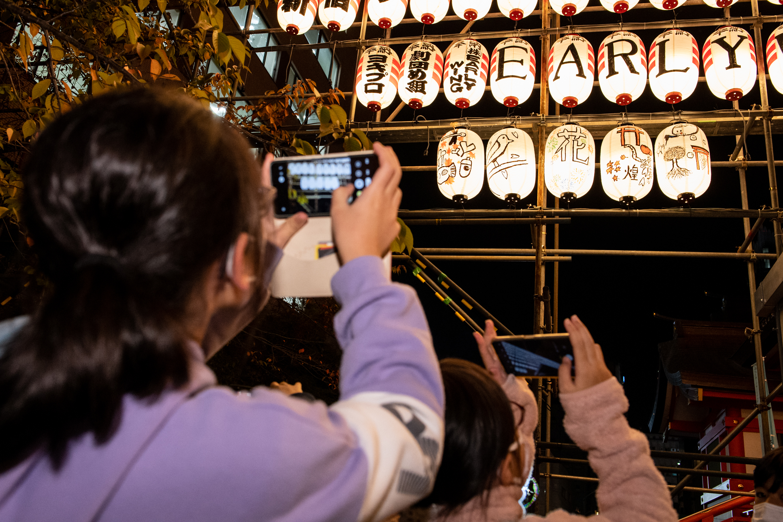 絵を描いた提灯を撮影