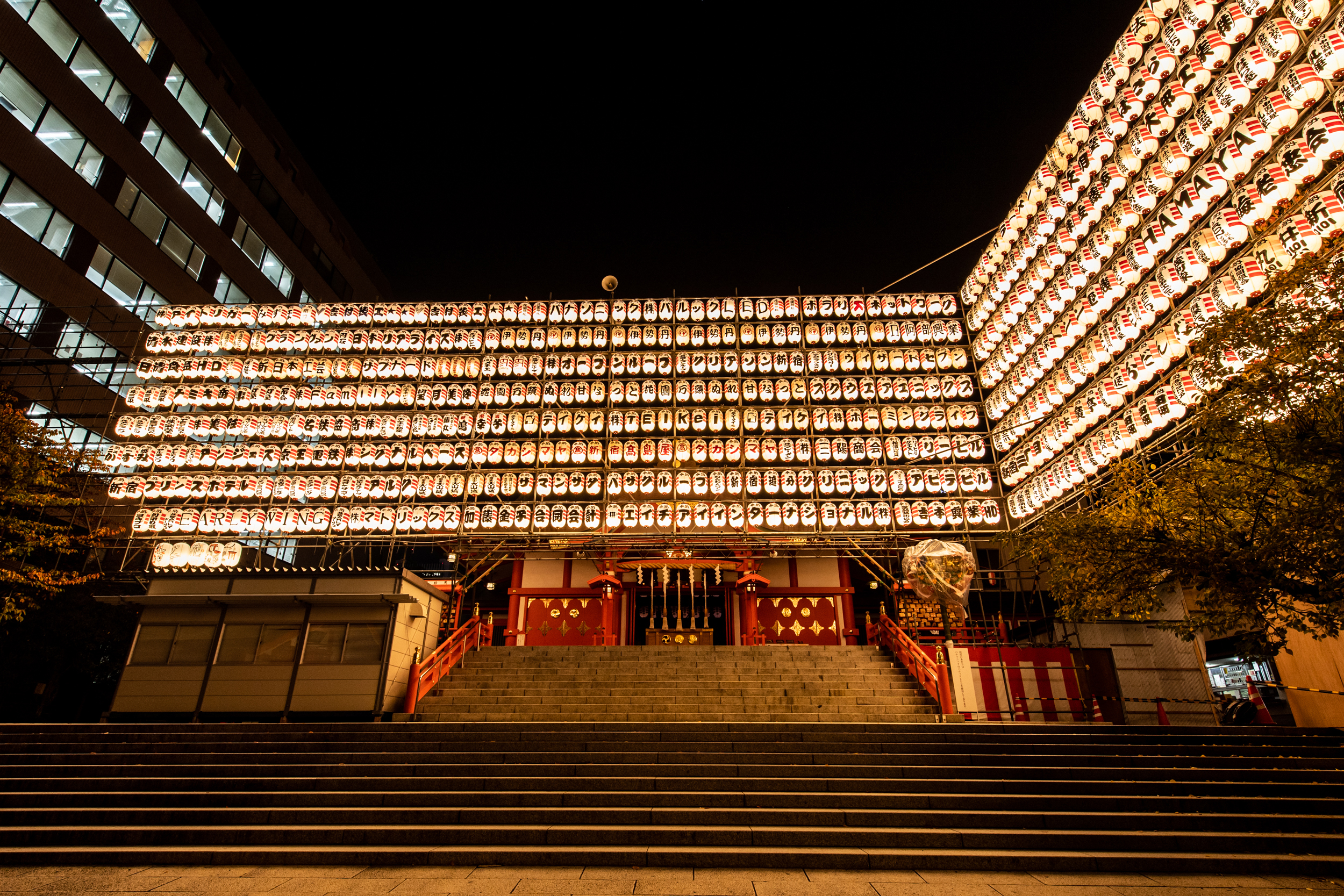 花園神社（点灯後）