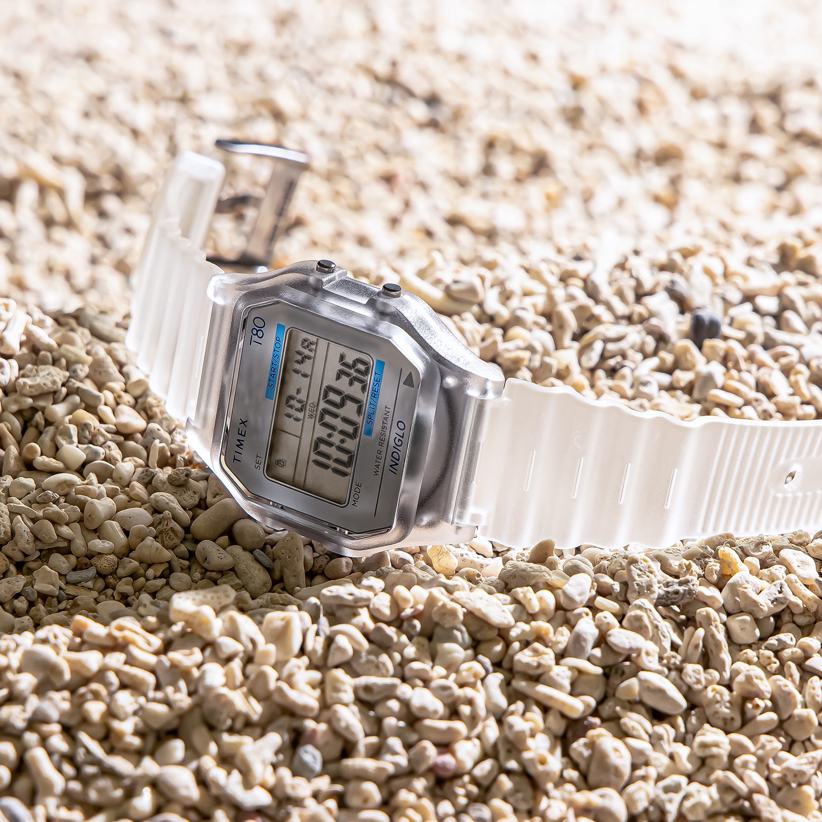 腕時計『TIMEX＜タイメックス＞』、人気の角デジ＜T80＞に、清涼感 