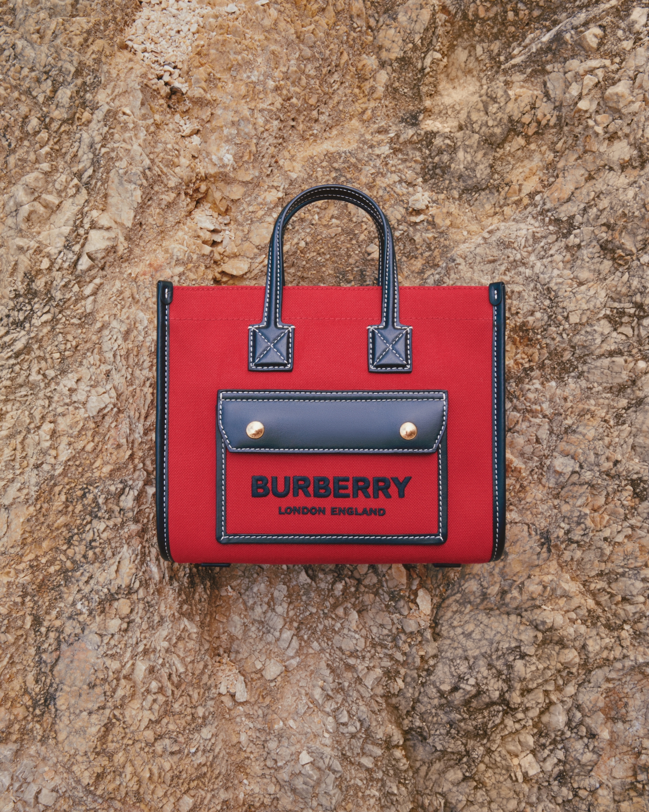 © Courtesy of Burberry／Sky