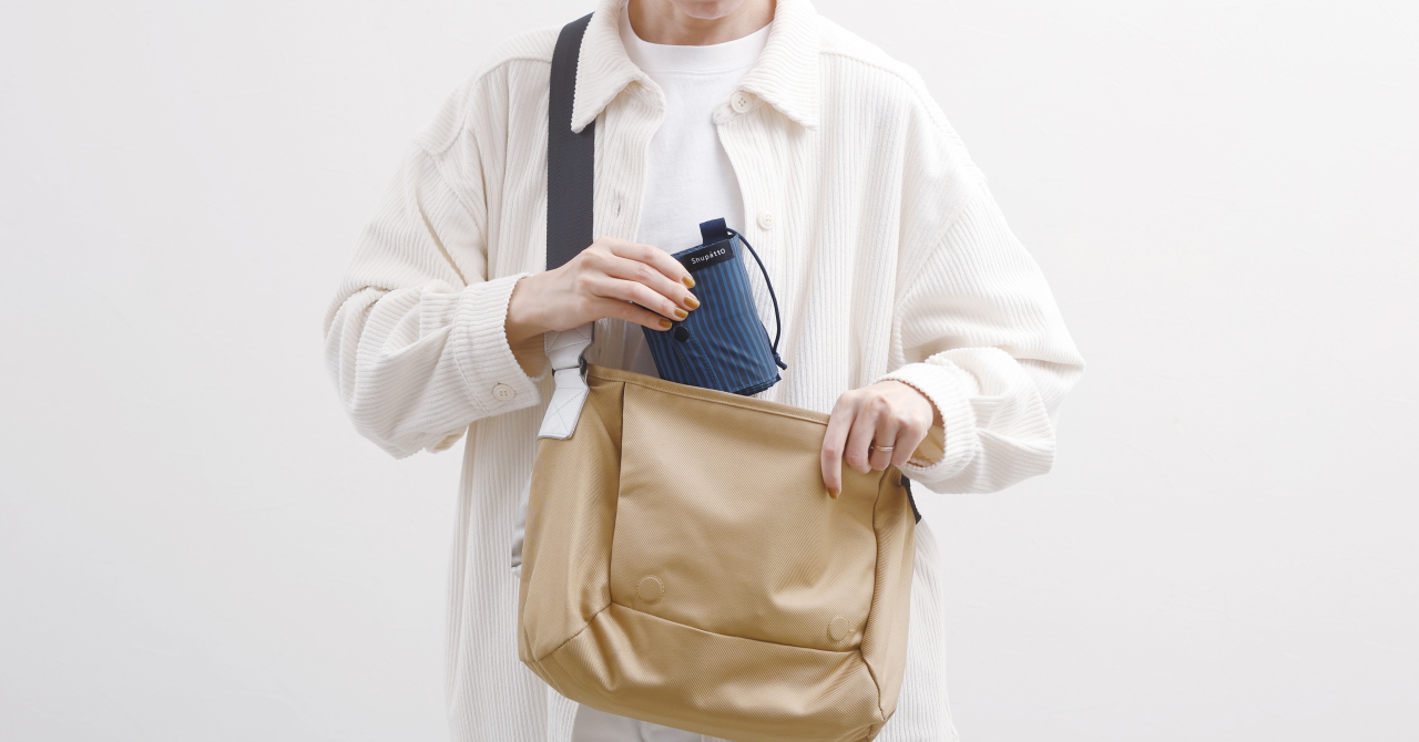 たたむと持ち運び・収納しやすいコンパクトサイズ