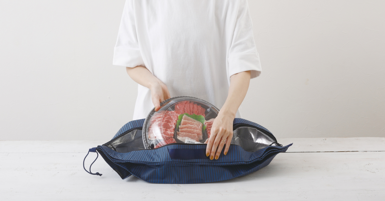 底面が広いパックもそのまま入れられる