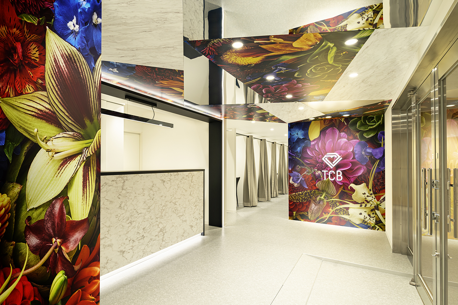 西鉄福岡天神駅前院受付ロビー