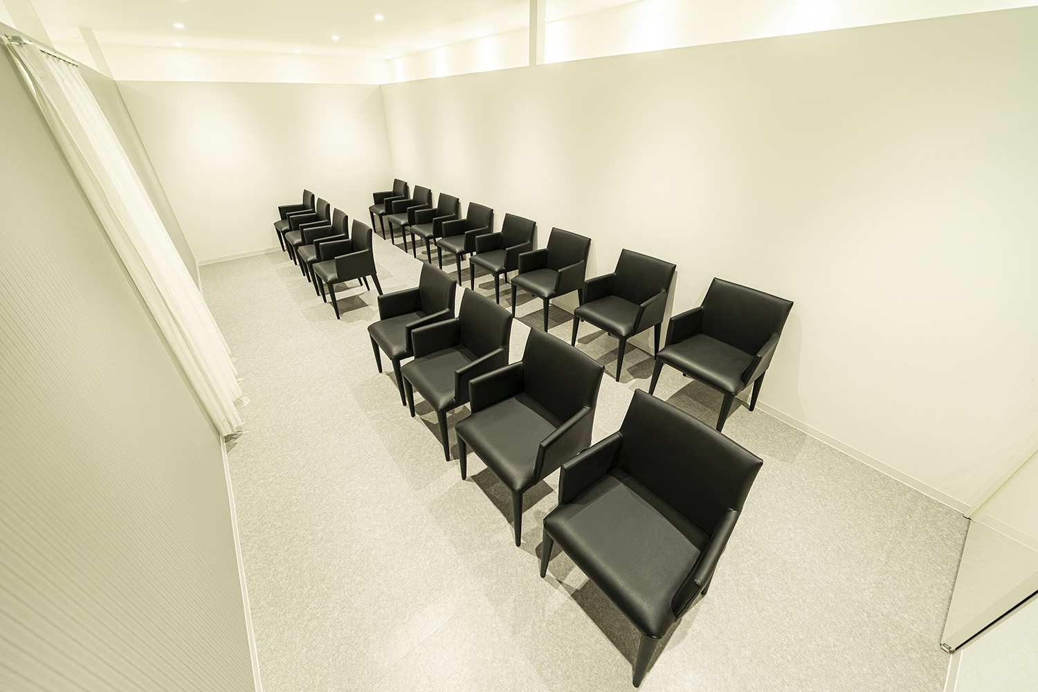 白を基調とした明るい院内