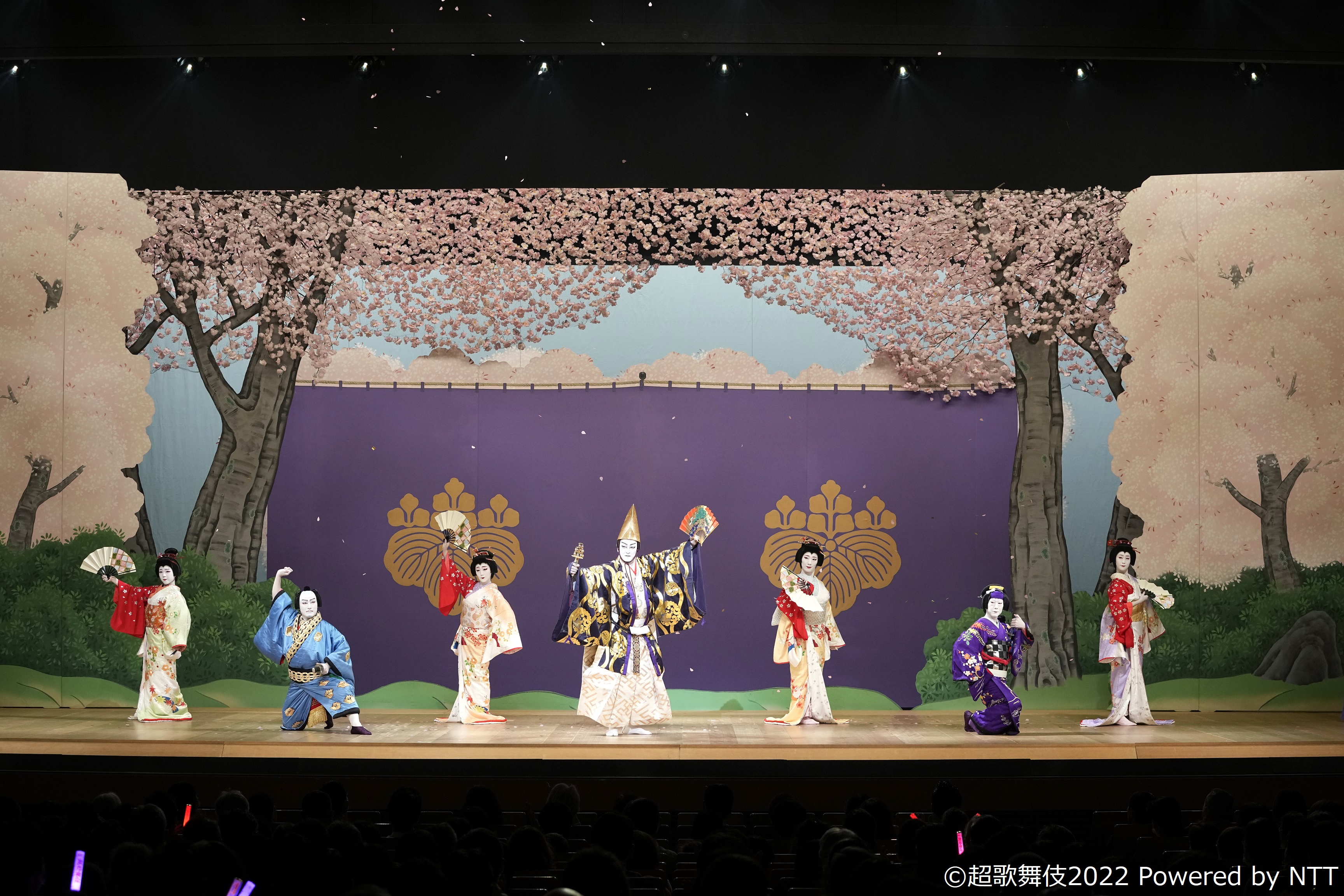 『萬代春歌舞伎踊』前列左より、澤村國矢、中村獅童、中村蝶紫©超歌舞伎2022 Powered by NTT