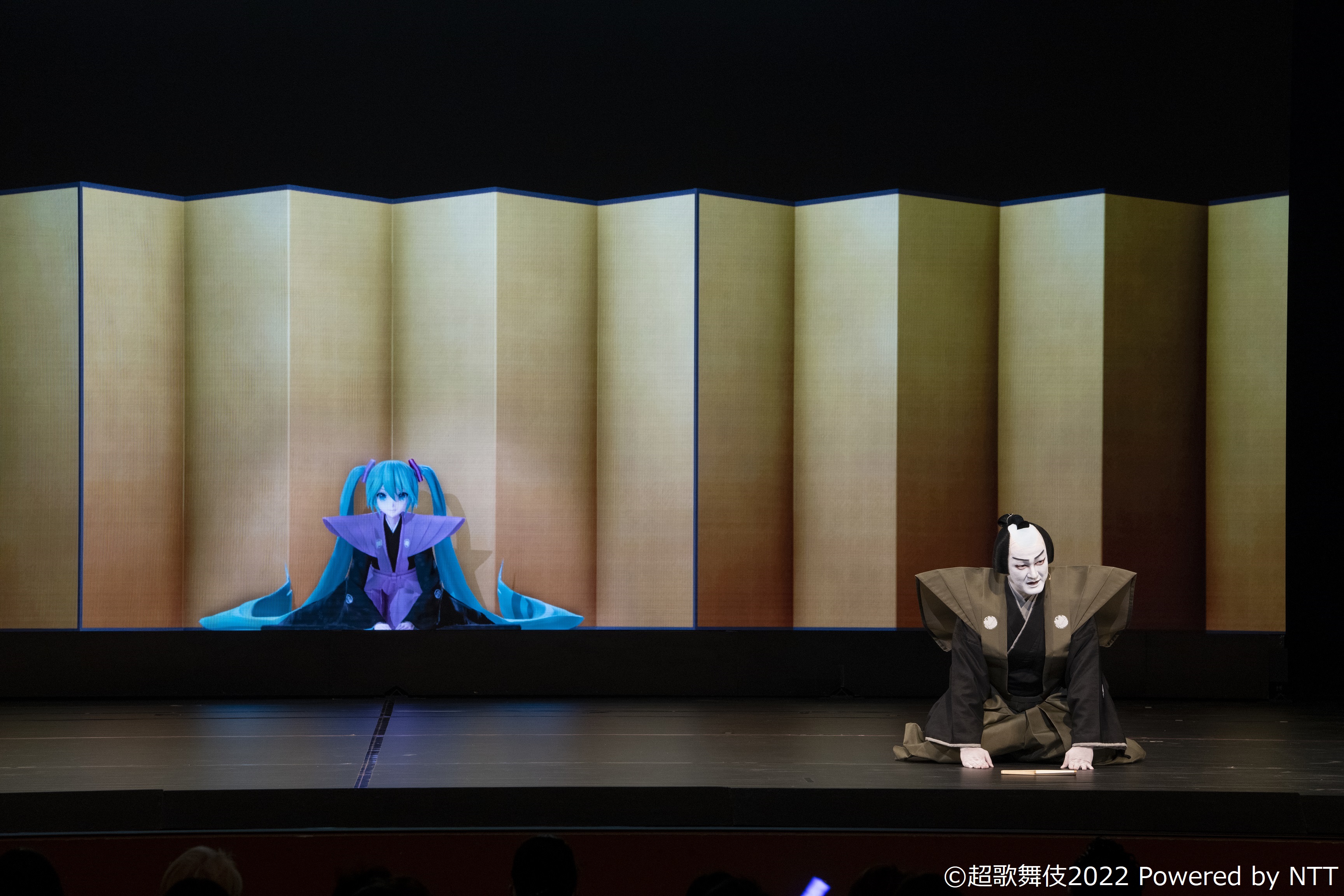 口上　左より、初音ミク、中村獅童 ©超歌舞伎2022 Powered by NTT