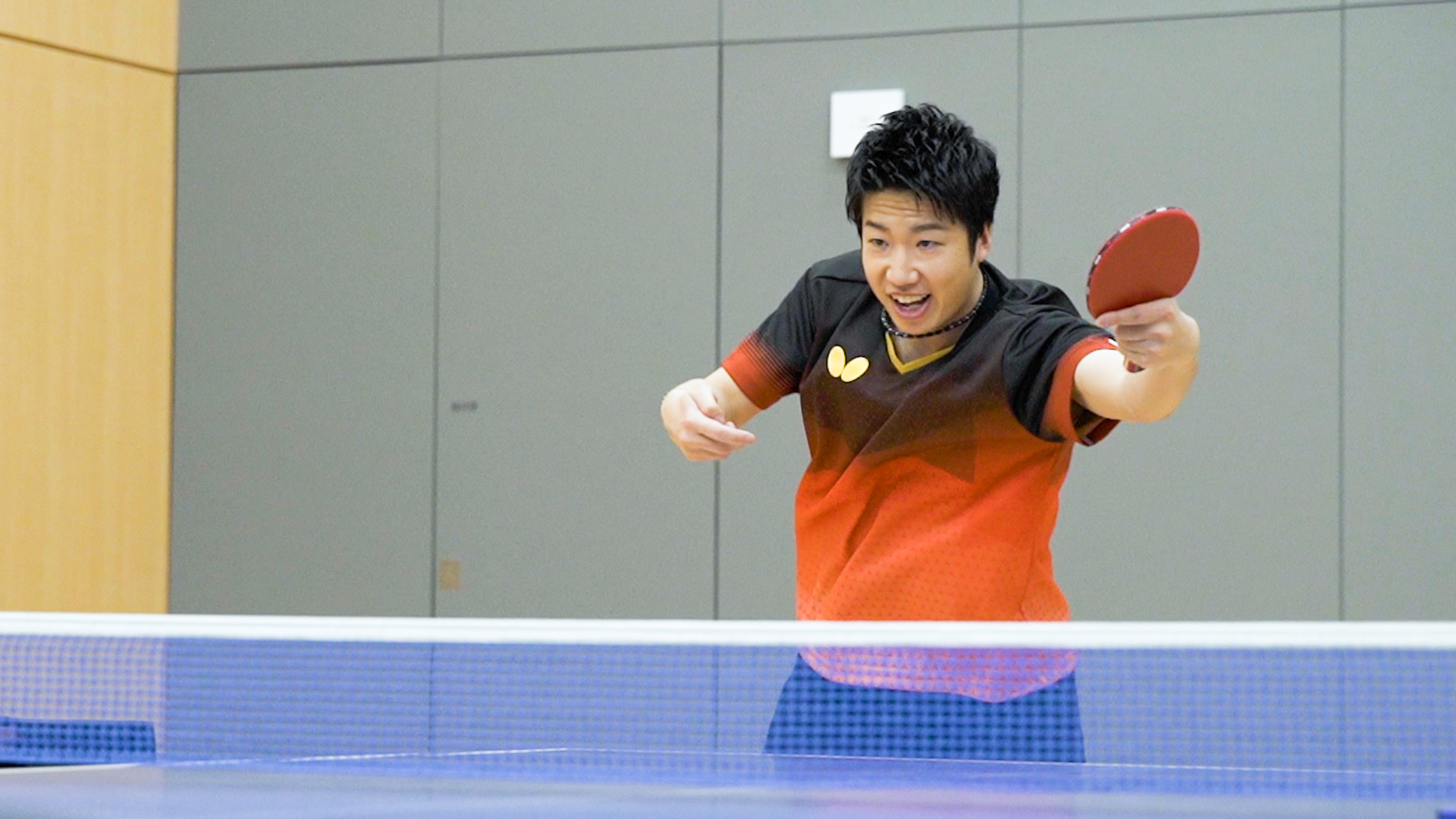 2005年に15歳10ヵ月で世界選手権日本代表に選出されると、2006年には17歳7カ月で全日本選手権優勝を果たす。2020東京五輪では混合ダブルスで金メダルを獲得した。引退後はタレントとして、情報番組やバラエティー番組などに出演し、多方面で活躍している。