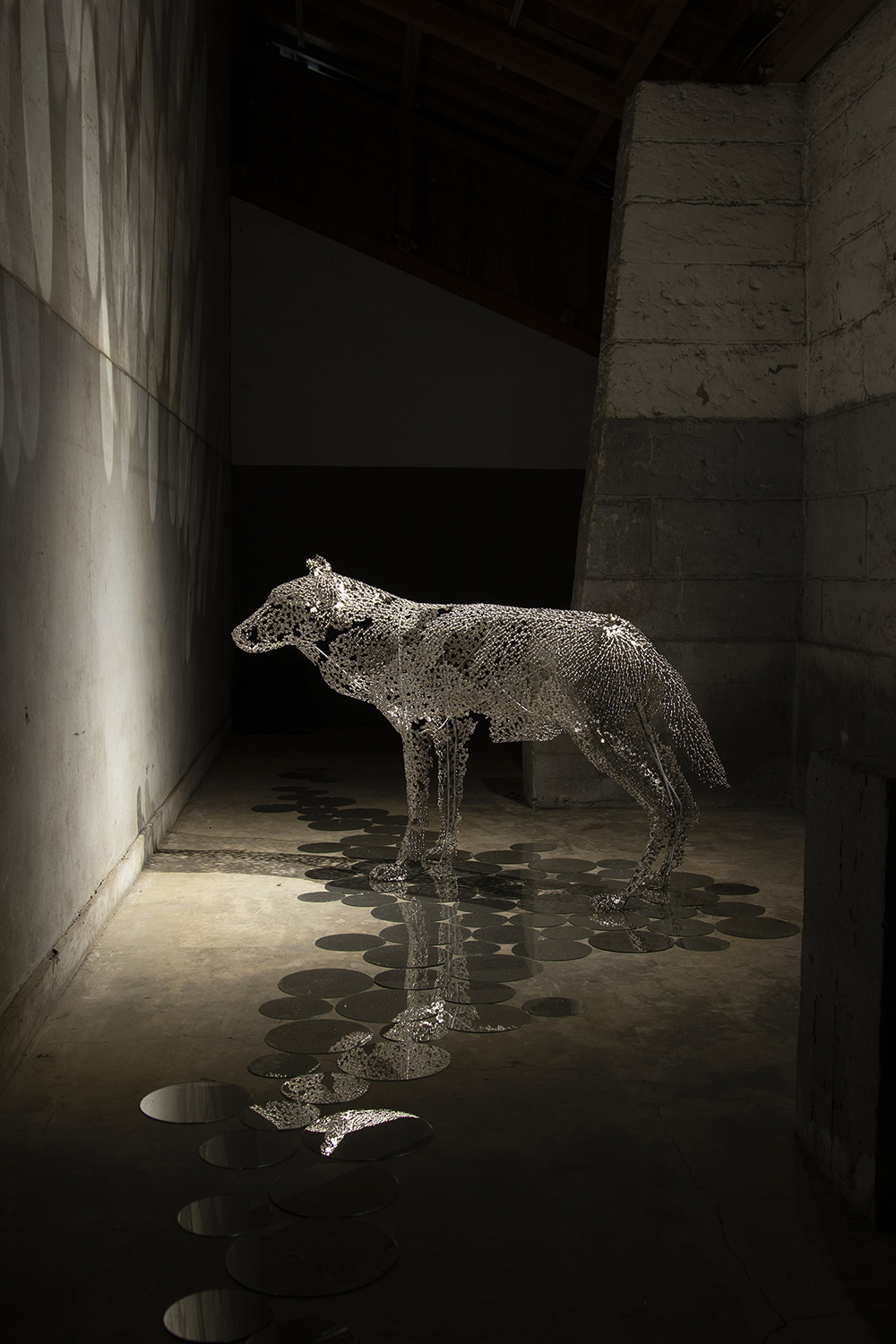 「真神 makami」2021年 銅線　2021年 NAKANOJO BIENNALE 2021