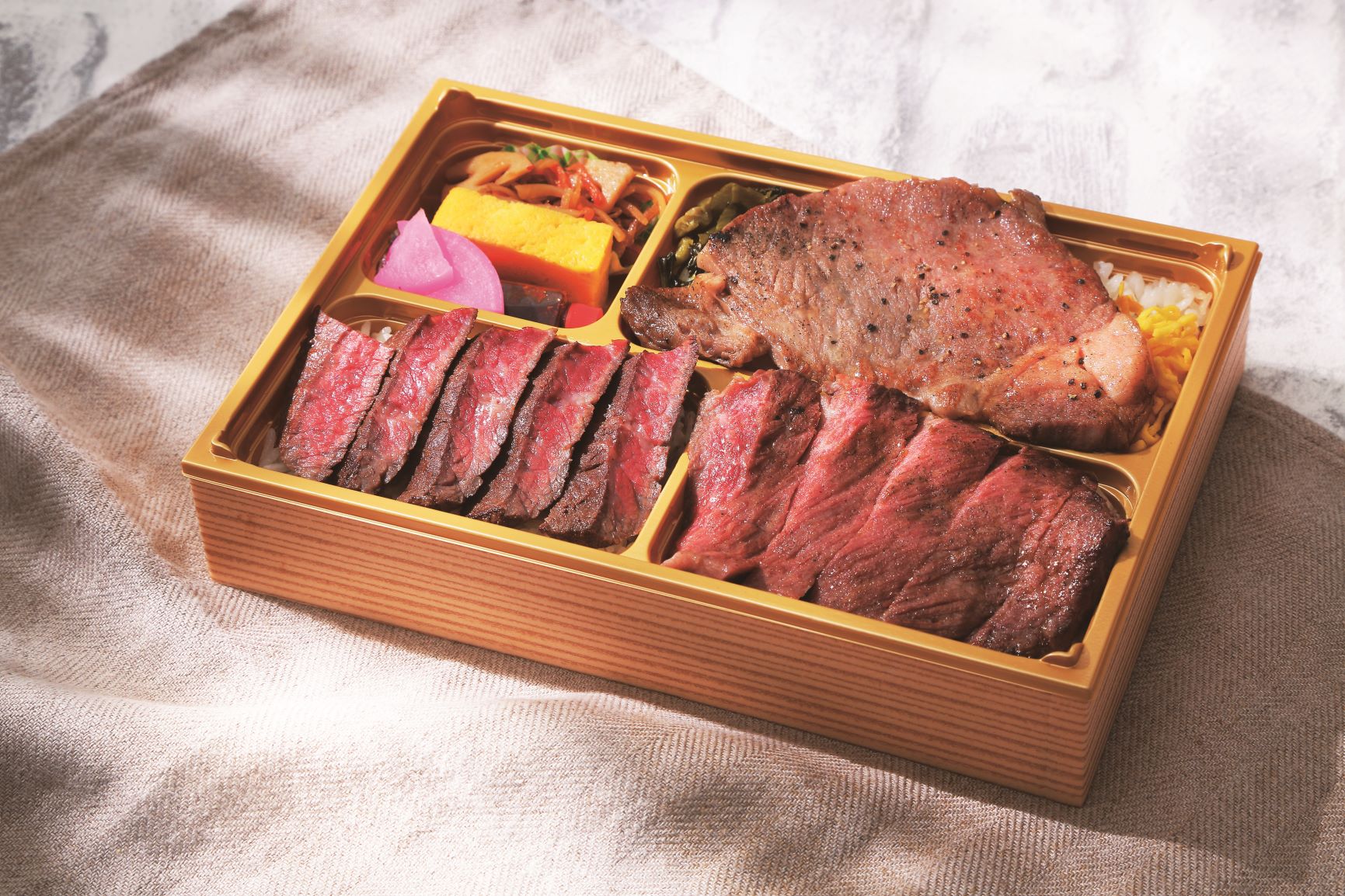 ＜焼肉 銀山亭＞おおいた和牛３種食べ比べ弁当（１折）　2,700円　 ＜各日50折限り＞