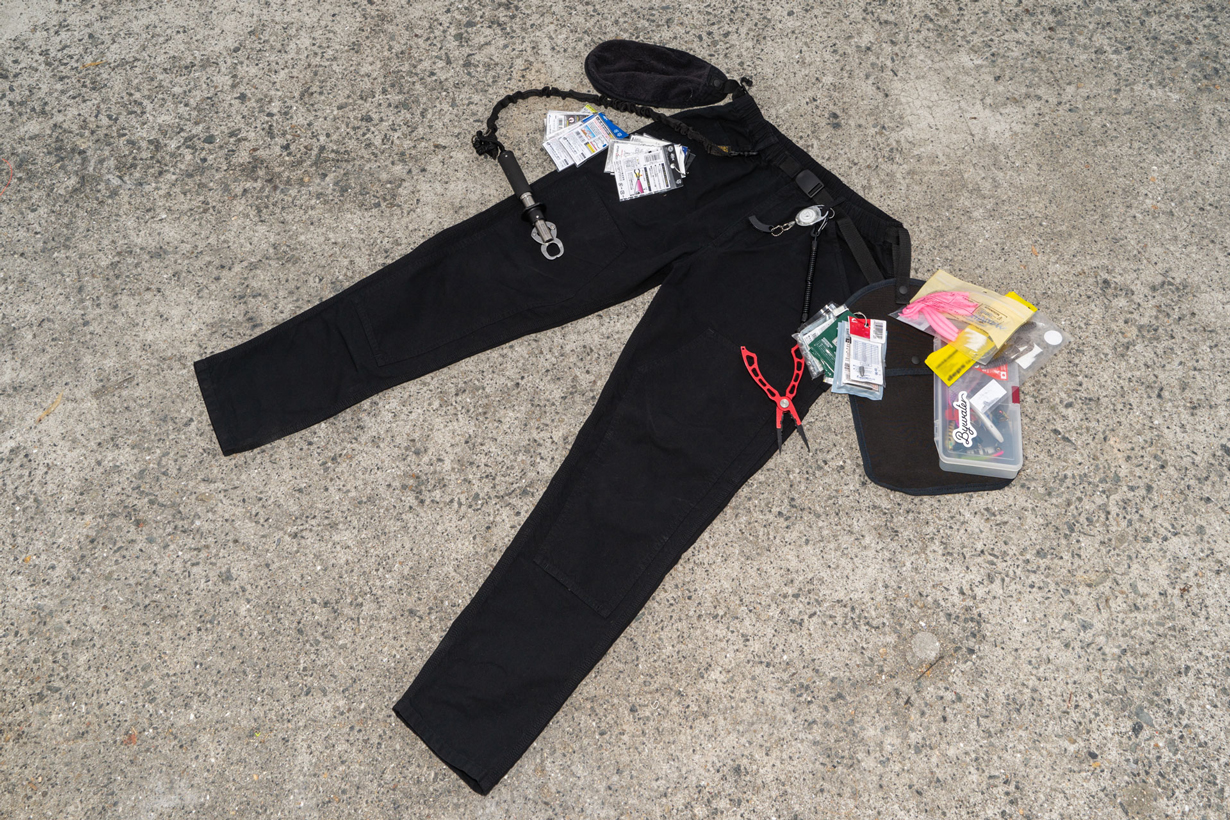 バス釣りでの利用した際の収納量イメージ。※Fishermans Workpants HASU®（NTP）ブラックにて撮影