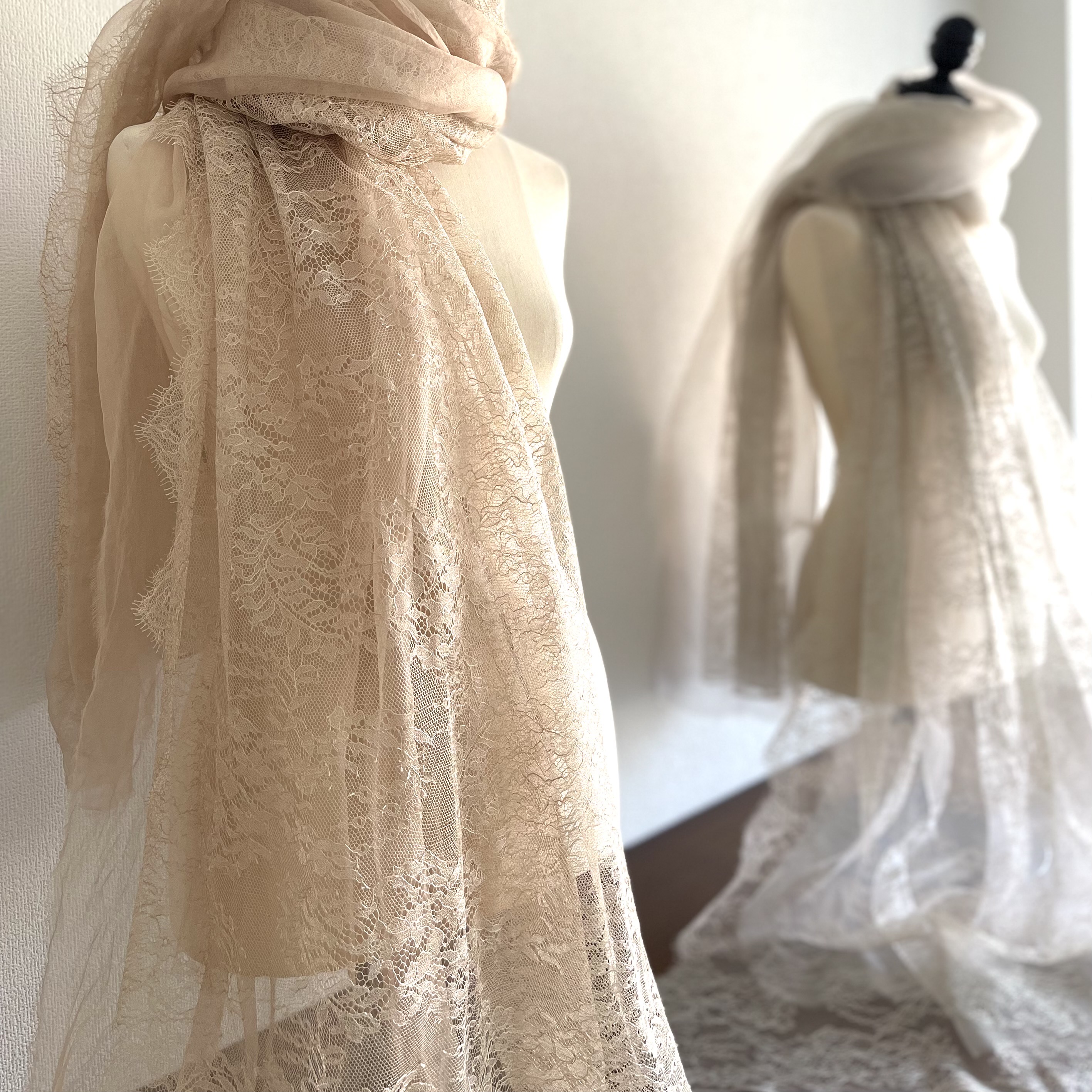 貴重なシルクレースを使用したストール