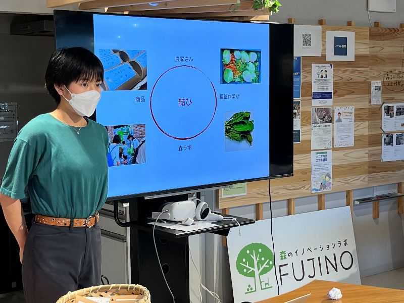 「森ラボ」でプロジェクトの発表をする 高橋 かのんさん