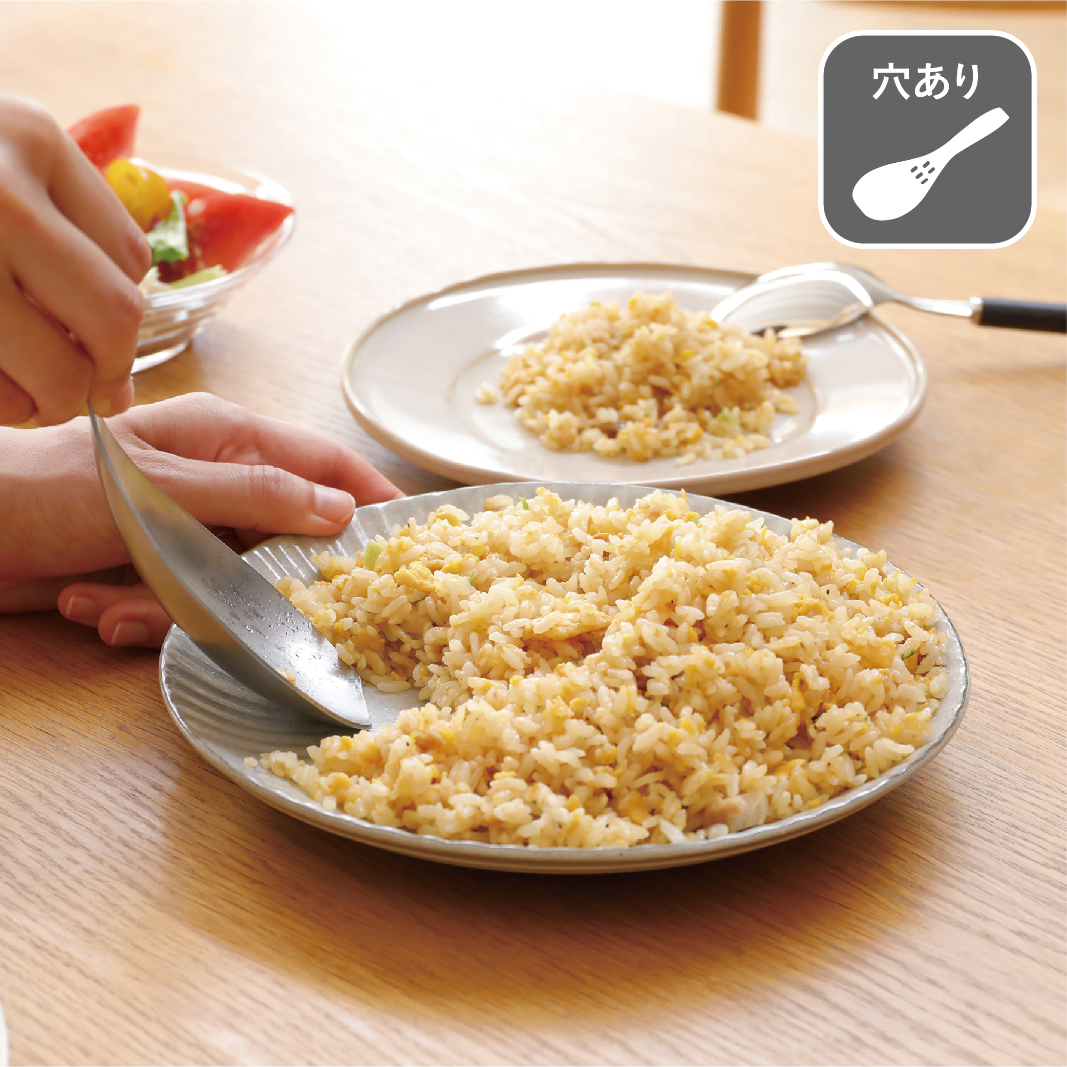 食材をすくうスプーンの画像