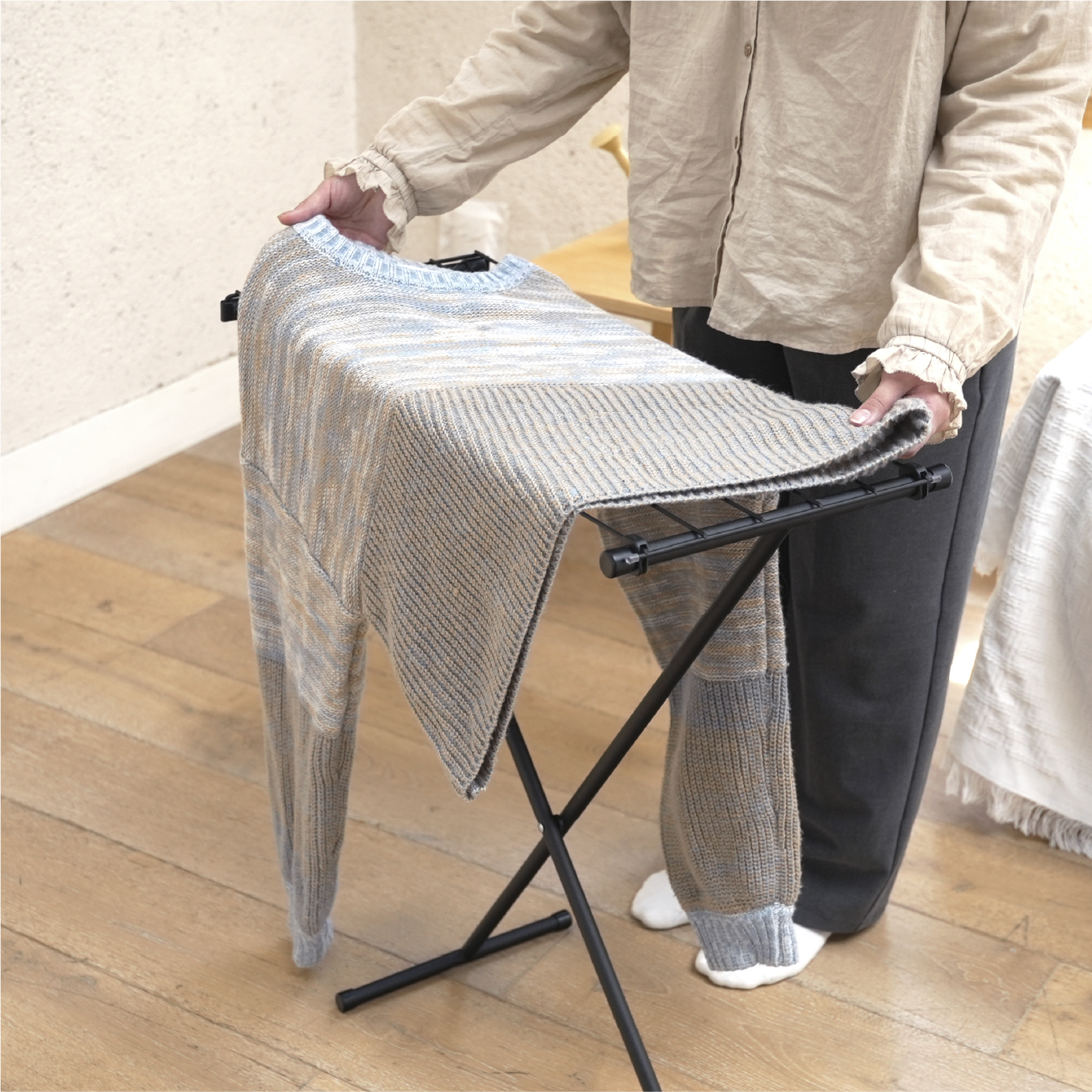 折り畳めるバスタオルスタンド