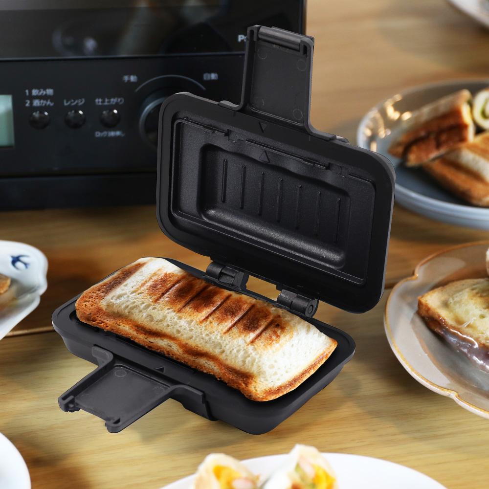 焼き目のついたホットサンドの断面