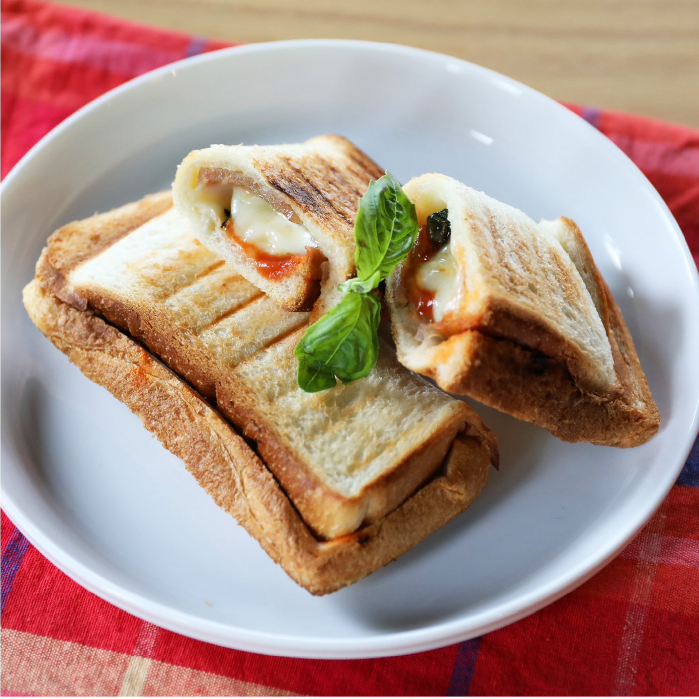 おしゃれなホットサンドの盛り付け例