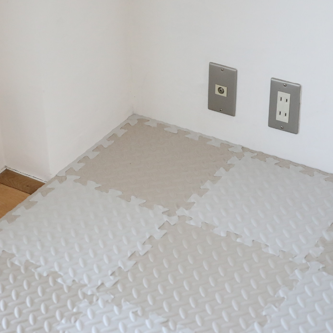 はさみで自由にカットできるジョイントマット