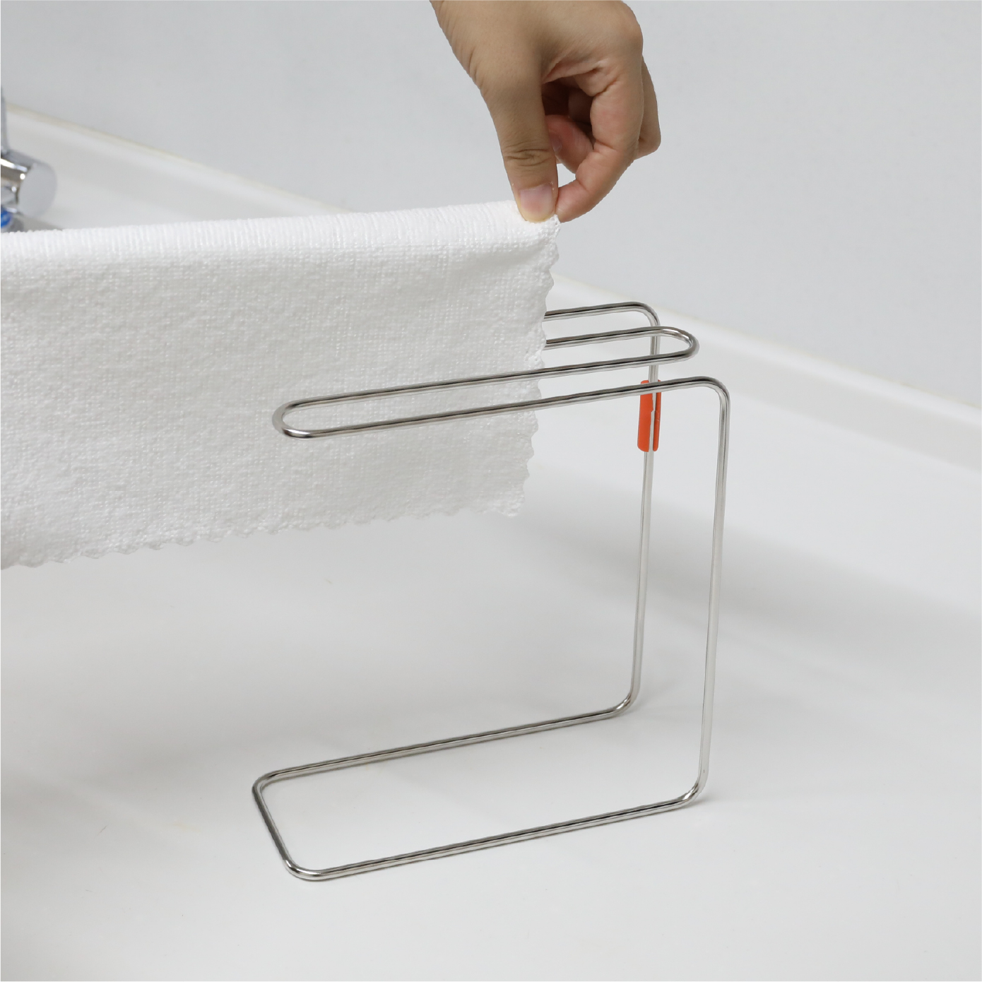 考え抜かれたシンプル設計のふきんスタンド