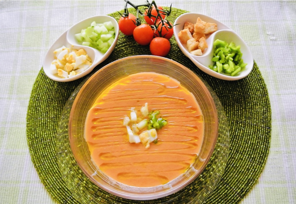 食べる直前にかけるオリーブオイルが決めて、本場ガスパチョのレシピ