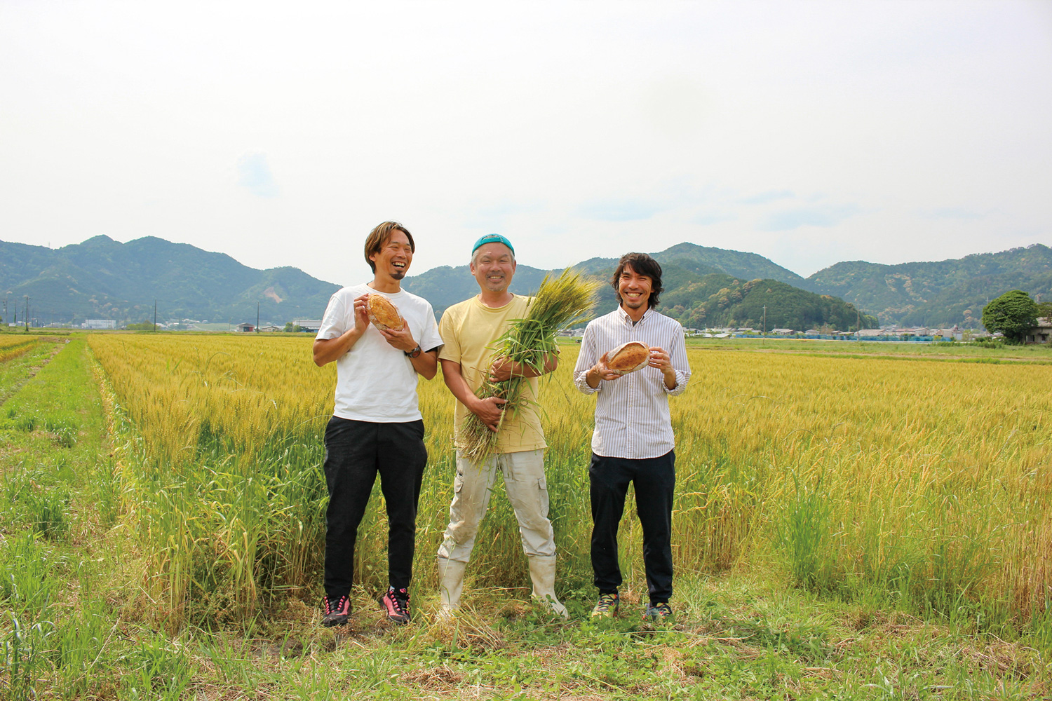 （左から）パラダイス& ランチ工場長の村松さん、丹波協同農場の近藤さん、パラダイス& ランチ代表の高木さん