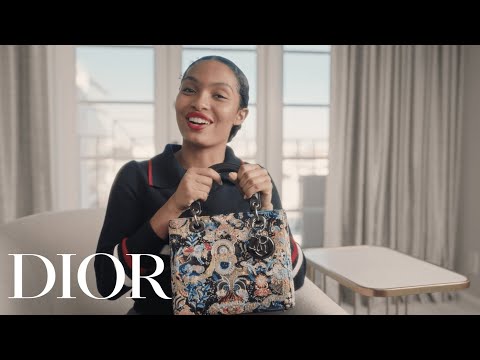 【DIOR】ビューティ アンバサダー、ヤラ・シャヒディのバッグの中身を公開!