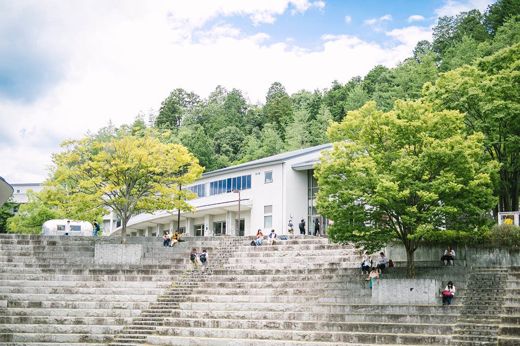 京都精華大学芸術学部で37年間洋画教育を務めた教授生駒泰充の退任展「生駒泰充展 — The Never Ending Story —」開催 | 学校法人 京都精華大学のプレスリリース