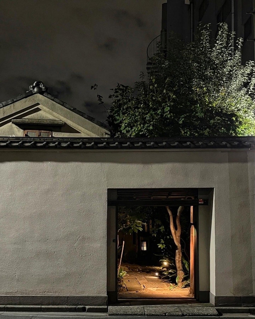 旧家蔵出　収蔵品　日本陶器　アンティーク　インテリア　飾り 飾り棚 おしゃれ アジアン 伝統的 小物 陶器 古風 和風 和家具