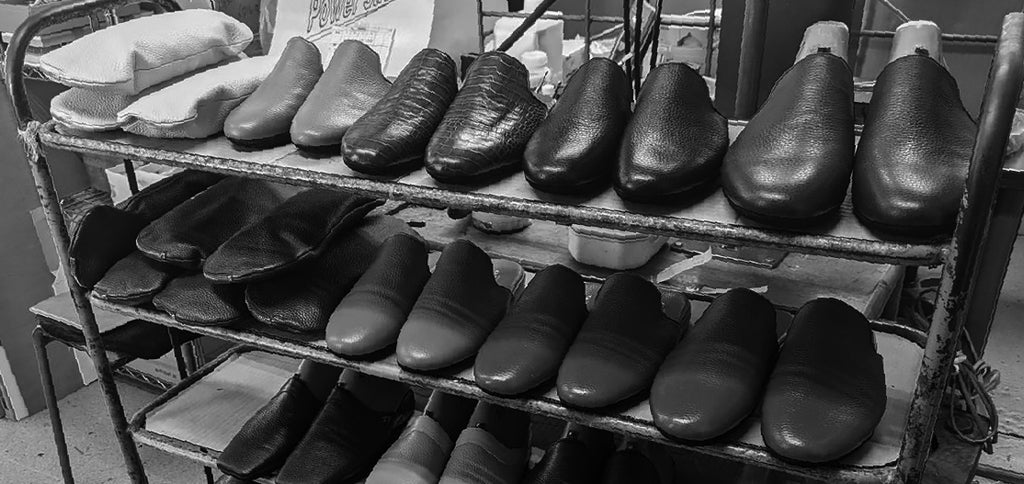 靴 MOCO SANAX】“靴のように歩けるスリッパ ”「moco NO.4501」誕生秘話を