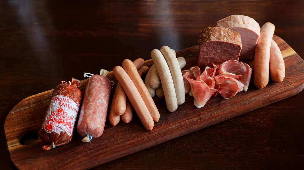 佐渡の頑固者が世界を唸らせた ～ドイツ食肉連盟主催「IFFA2025」にて