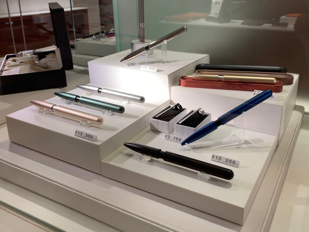新製品】クラファンで最も売れたペン「stilform AEON」、2通りの金属