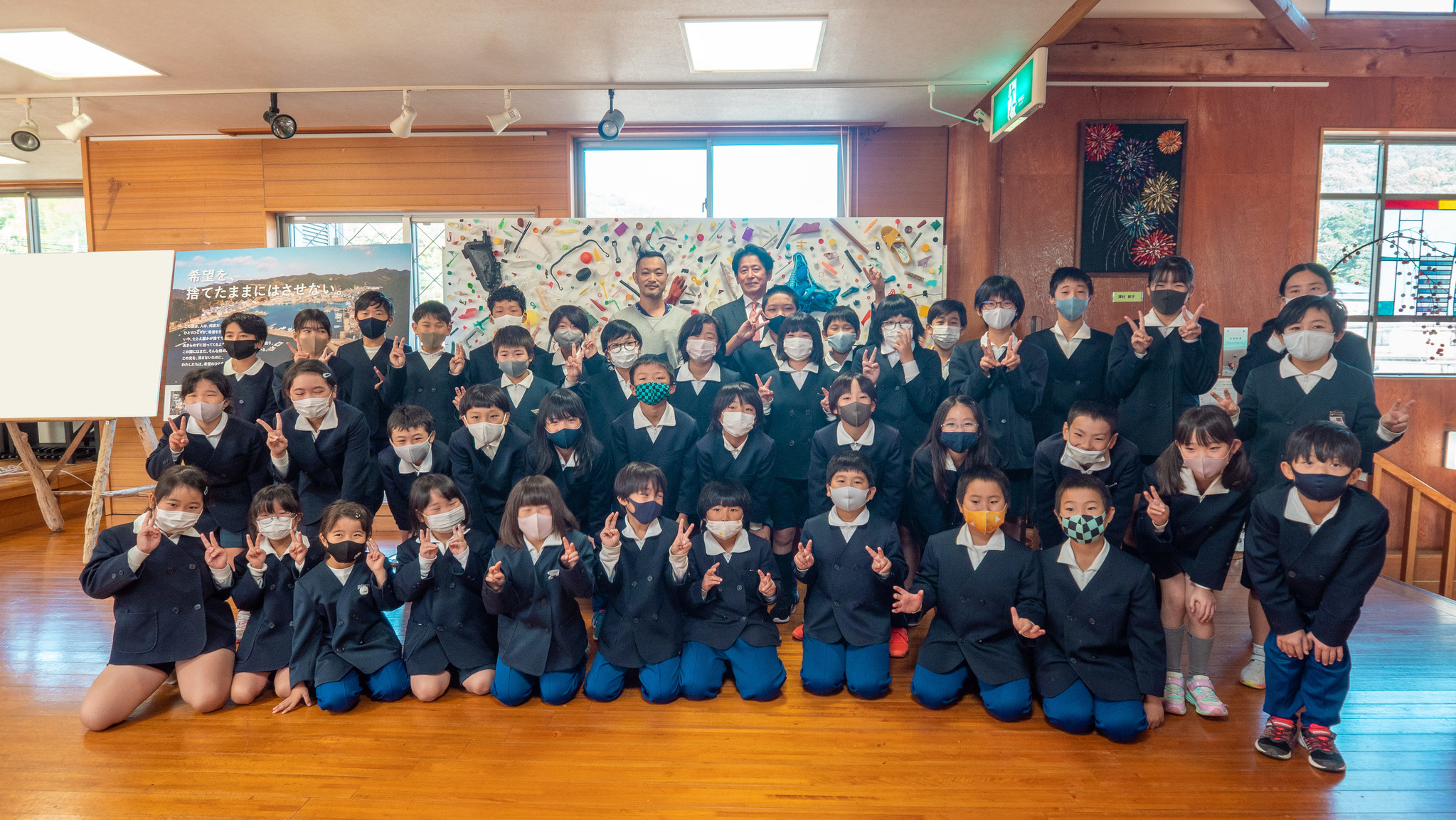 「世界津波の日」に漂着ゴミで日本列島を再現した共創アートを徳島県美波町へ寄贈