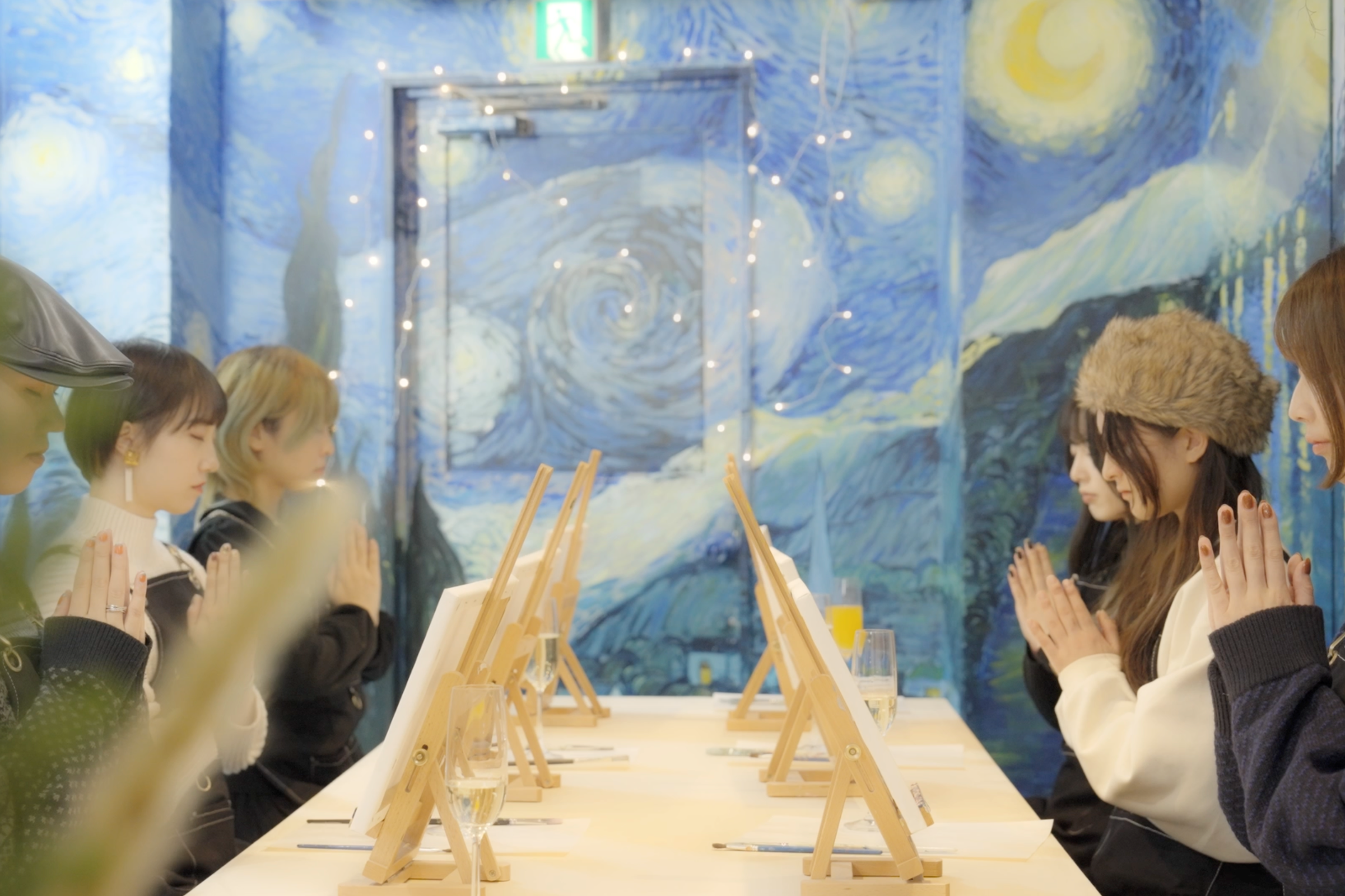 油絵　専用　月を見ながらのティータイム 作品タイトル 「光〜やすらぎ〜」 M8号(45.5cm×27.3cm) 油絵