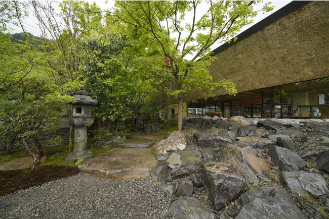 長崎県波佐見町 茅葺き屋根の花屋 花 西海 4月28日 木 オープンのご案内 有限会社西海園芸のプレスリリース