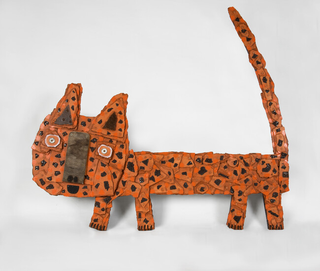 《オレンジ・ドッグ（ハアハア喘ぐ）》The Orange Dog（Pant）　2018年　アサンブラージュ（着色した木、鉄、ほか）　作家蔵　Collection of the artist