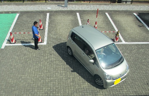 Jaf香川 女性のための車庫入れスクール 交通安全教室 チャイルドシートチェックアップ を同日開催します 一般社団法人 日本自動車連盟 Jaf 地方 のプレスリリース