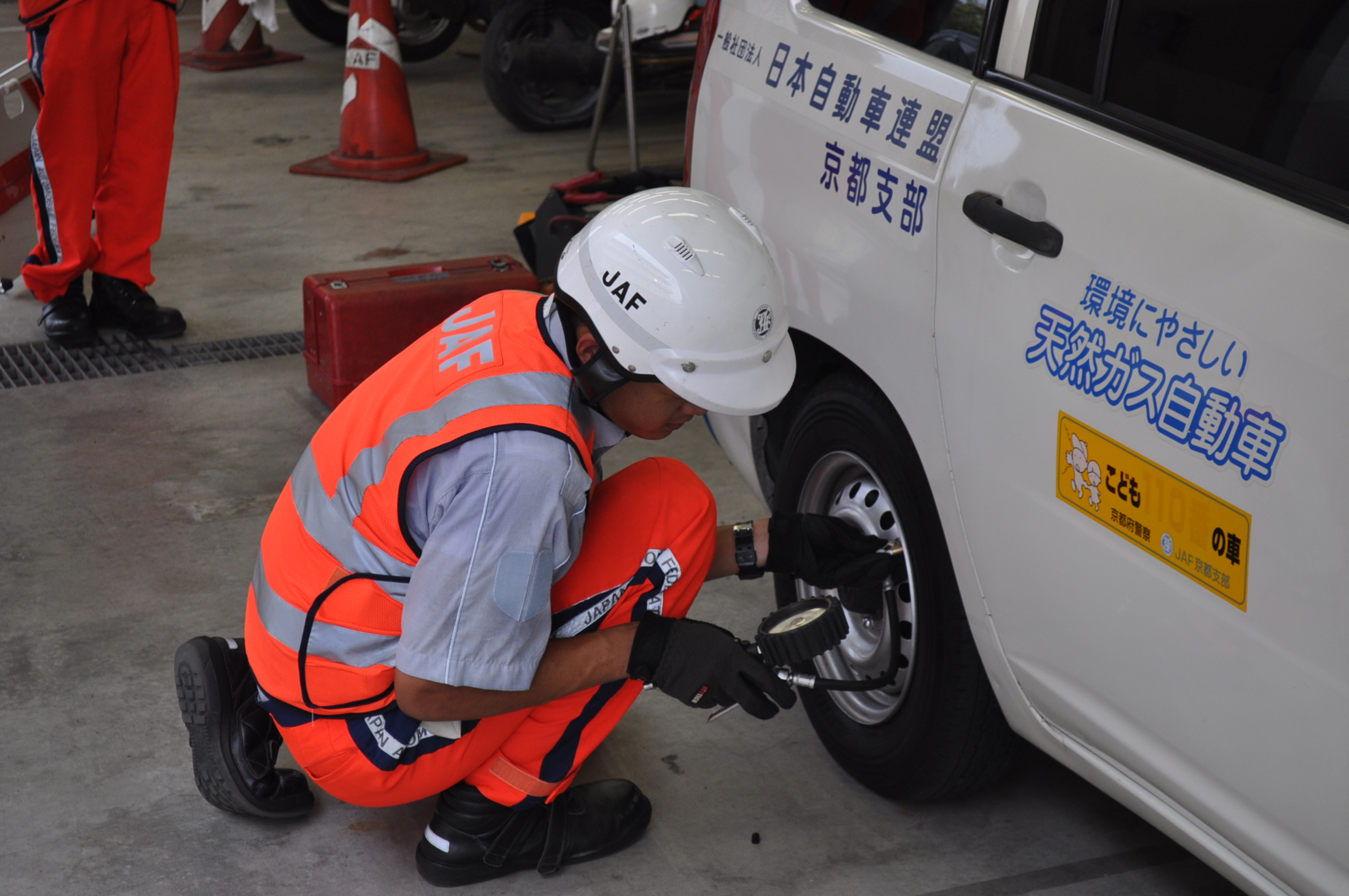 Jaf大阪 タイヤに関する依頼は5年間で2割増 運転前にはタイヤの状態を確認し 外出先でのトラブルを回避しましょう 一般社団法人 日本自動車連盟 Jaf 地方 のプレスリリース