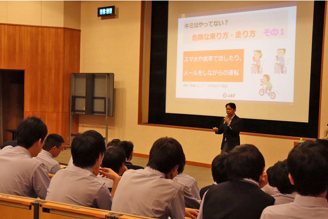 高校生向けの交通安全講習会の様子(写真は2019年開催分)