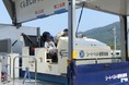 【JAF佐賀】衝突体験から学ぶシートベルトの重要性 高速道路PAにシートベルトコンビンサー出展！