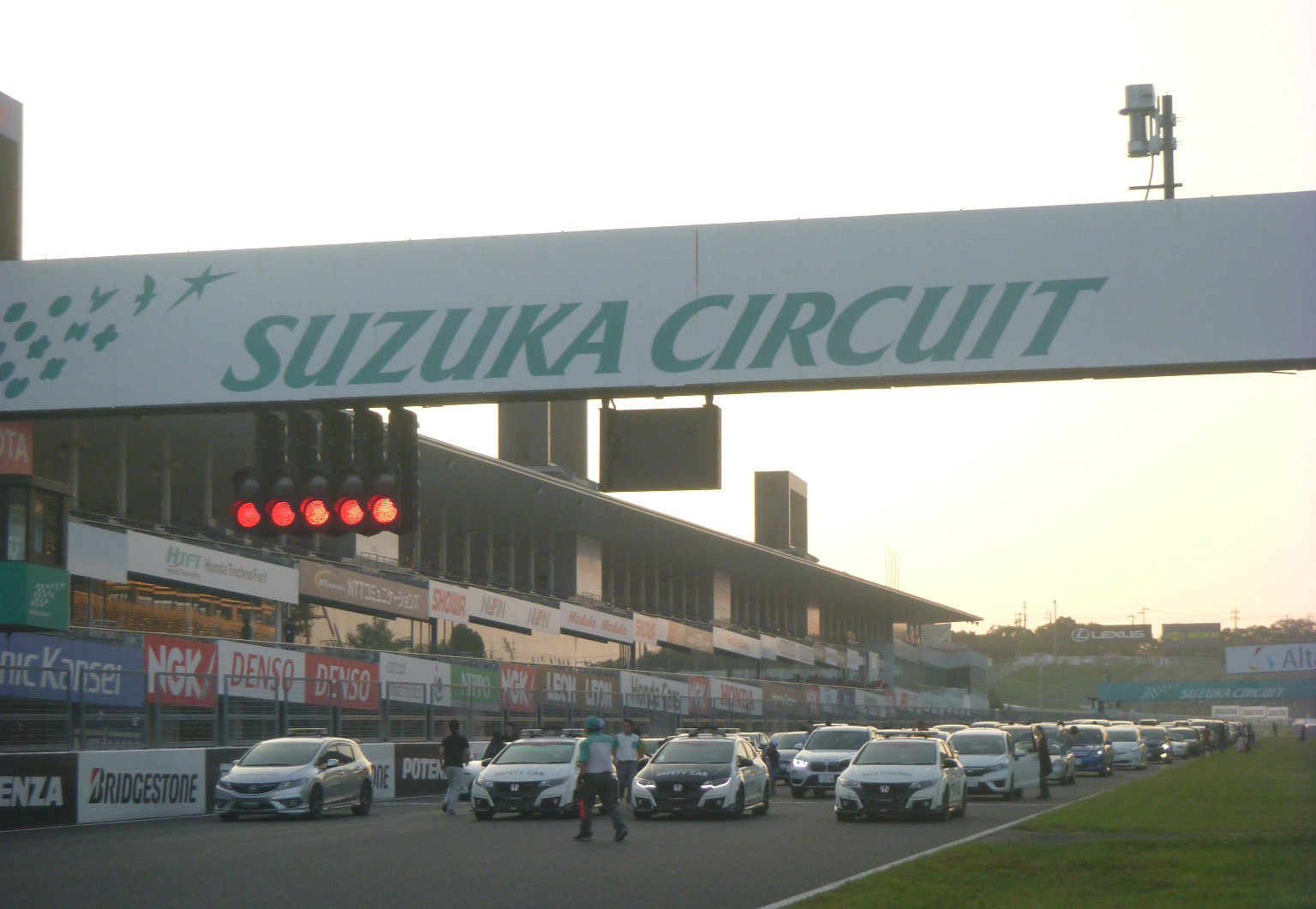 2022 F1 日本GP 駐車場 日曜日 1日 Honda物流センター駐車場(未舗装