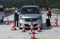 【JAF広島】公道では体験できない“急ブレーキ”や“スラローム”を実践JAF広島が交通安全講習会を開催