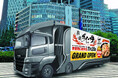 モビリティAIサイネージ™ “WE TRUCK”が『伝説のすた丼屋』の新店舗プロモーションを実施!
