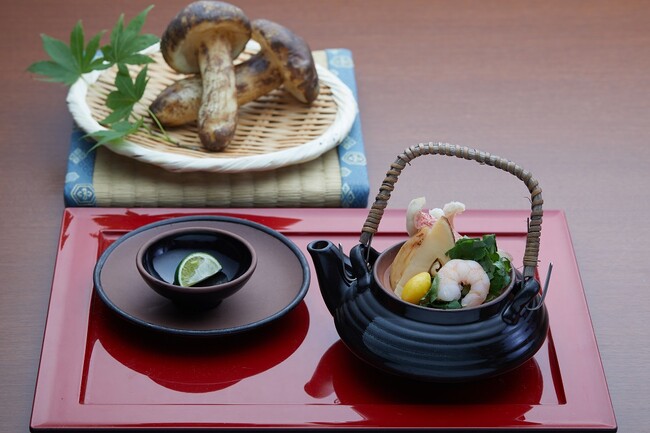 秋メニュー松茸の土瓶蒸し(写真はイメージです) 秋メニュー松茸の土瓶蒸し(写真はイメージです)