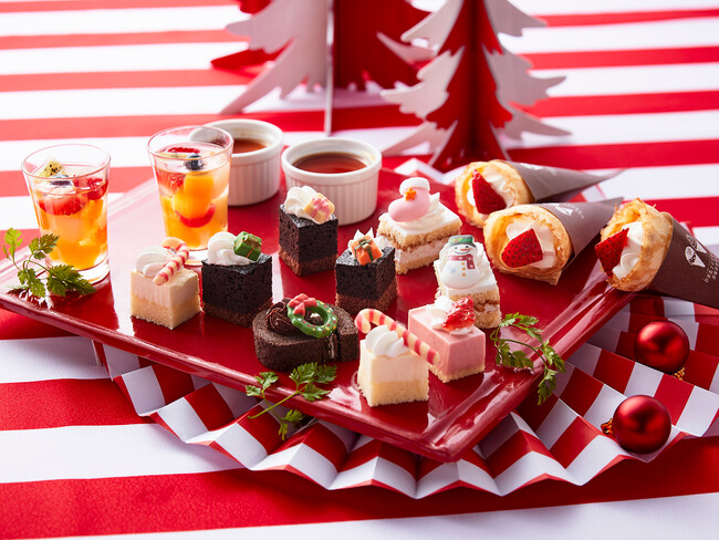 デザートコーナーには、パティシエが作る可愛いクリスマススイーツが並ぶ。