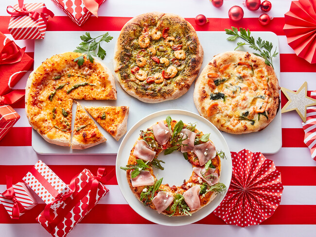 クリスマスリースをイメージしたピッツァをはじめ、海老のジェノバ風ピッツァなど4種を楽しめる。