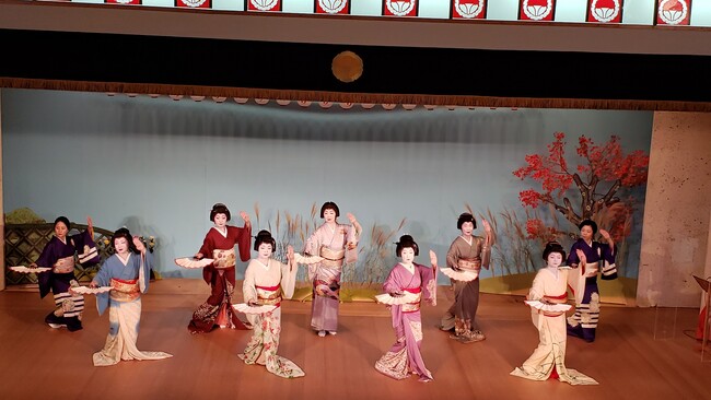 毎週土日開催の熱海芸妓イベント『華の舞』