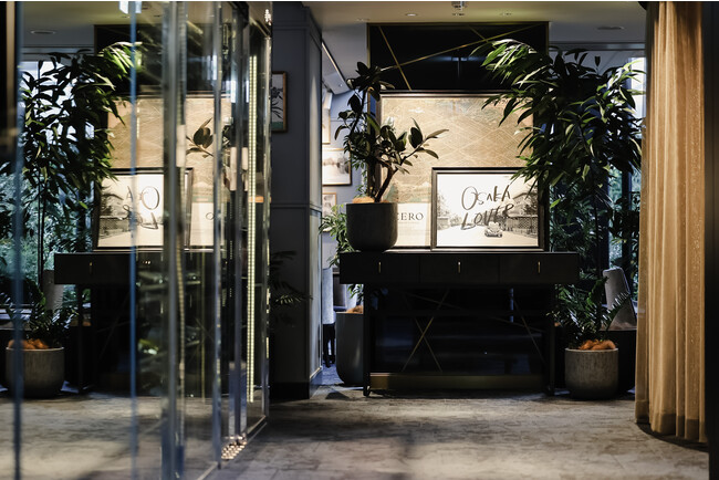 いたるところに配されたグラフィックアートに彩られる店内イメージ いたるところに配されたグラフィックアートに彩られる店内イメージ