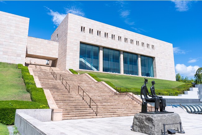 MOA美術館「外観とムーア広場」 MOA美術館「外観とムーア広場」