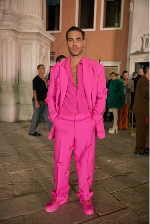 WER^Wi Valentino Carl Halal